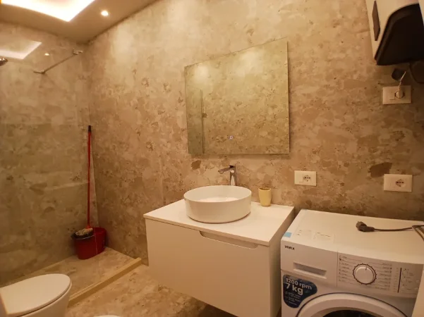 Tirane, jepet me qera apartament 1+1+Ballkon Kati 2, 45 m² 550 € (Materniteti I Ri)