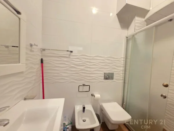 Tirane, jepet me qera apartament Kati 2, 74 m² 750 € (Blloku bot143019)