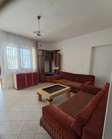 Tirane, jepet me qera apartament 2+1 Kati 1, 70 m² 317 € 