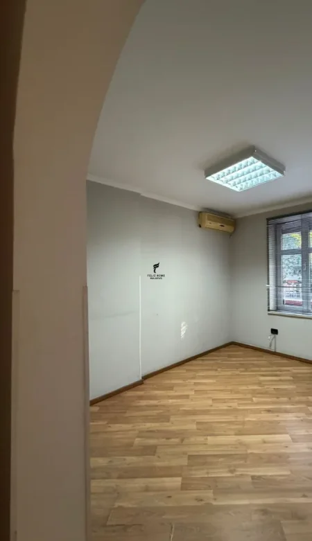 Tirane, jepet me qera zyre Kati 2, 70 m² 800 € (RRUGA E KAVAJES)
