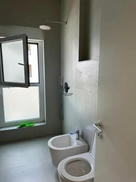 Tirane, jepet me qera apartament 2+1 Kati 8, 80 m² 600 € (ALI DEMI)