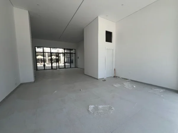 Vlore - Lungomare, jepet me qera dyqan Kati 0, 67 m² 650 € (Rruga Dhimitër Konomi, Vlore)