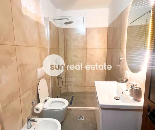 Shkoder, jepet me qera apartament 2+1 Kati 3, 65 m² (QENDER)
