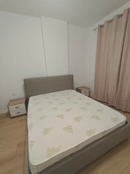 Tirane, jepet me qera apartament 1+1 , (univers city)