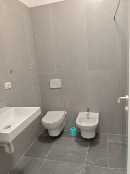 Tirane, jepet me qera apartament 1+1 , (univers city)