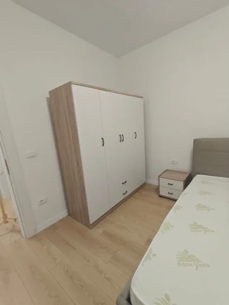Tirane, jepet me qera apartament 1+1 , (univers city)