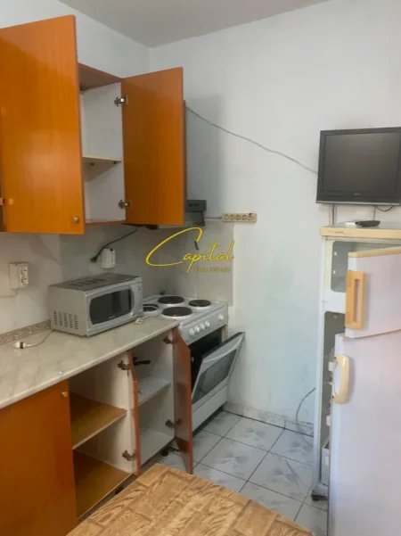 Tirane, jepet me qera apartament 1+1 Kati 1, 50 m² 300 € (DON BOSKO)