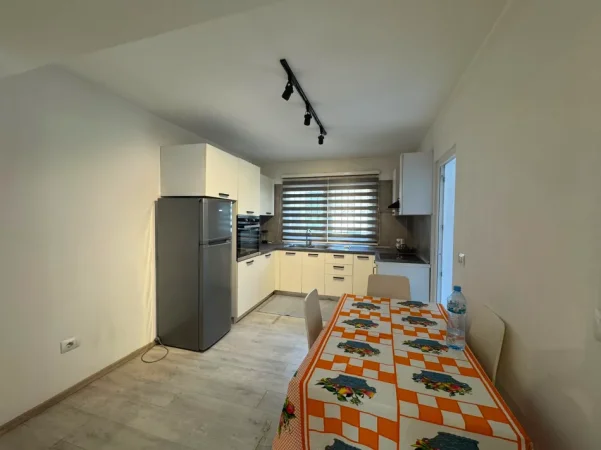 Tirane, jepet me qera apartament 2+1 Kati 1, 90 m² 700 € (Bulevardi i Ri)