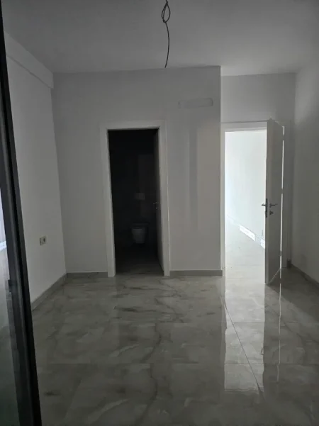Tirane, jepet me qera zyre , 120 m² 1.000 € (Mine Peza)