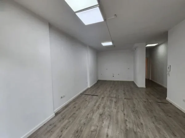 Tirane, jepet me qera ambjent biznesi Kati 2, 93 m² (stadiumi dinamo)