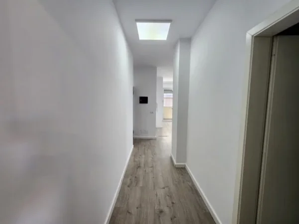 Tirane, jepet me qera ambjent biznesi Kati 2, 93 m² (stadiumi dinamo)