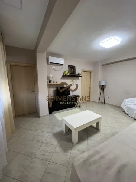 Tirane, jepet me qera apartament 2+1+Ballkon Kati 3, 70 m² 750 € (bllok)