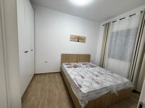 Tirane, jepet me qera Apartament 1+1, Mobilim ,kati 2, Çmimi  500 Euro, Tek 5 MAJ, Tiranë