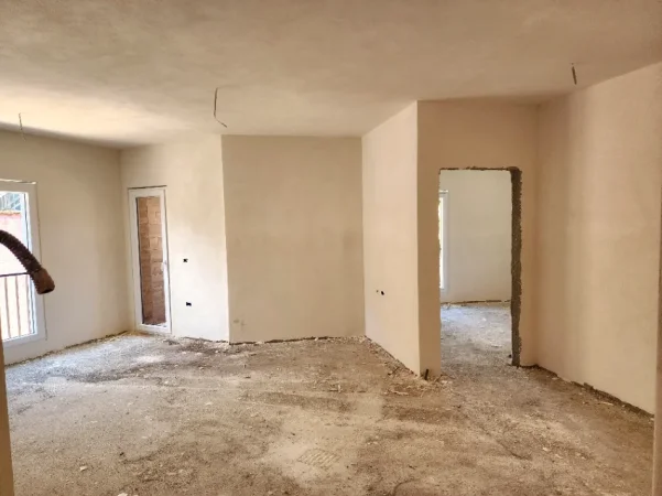 Tirane, shitet apartament 2+1+Ballkon Kati 1, 100 m² 