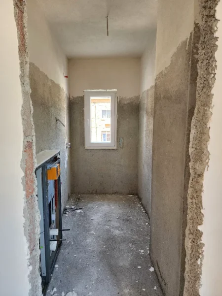 Tirane, shitet apartament 2+1+Ballkon Kati 1, 100 m² 