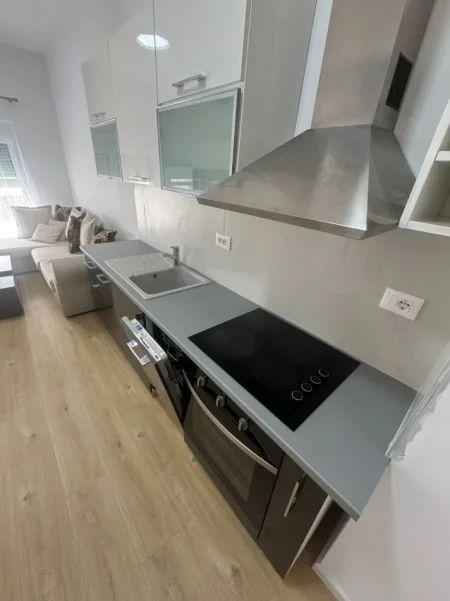 Tirane, jepet me qera 1+1 Kati 5, 72 m² 500 € (Kompleksi Mangalem 21 | Kadiu , Ali Dem)