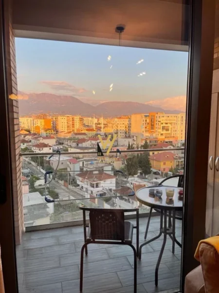 Tirane, jepet me qera apartament 2+1+Ballkon Kati 7, 90 m² 700 € (DON BOSKO)