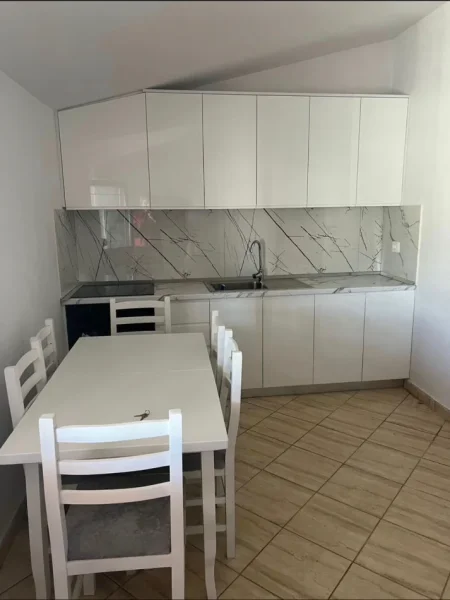 Tirane, jepet me qera apartament 2+1 Kati 3, 70 m² 350 € (paskuqan)