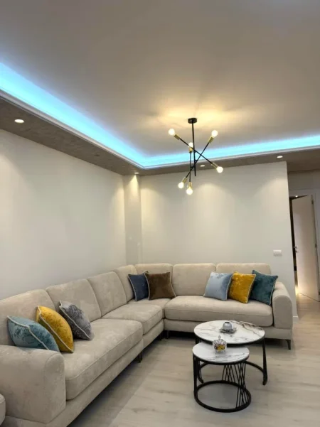 Shqiperi, jepet me qera apartament 2+1 , 117 m² 800 € 