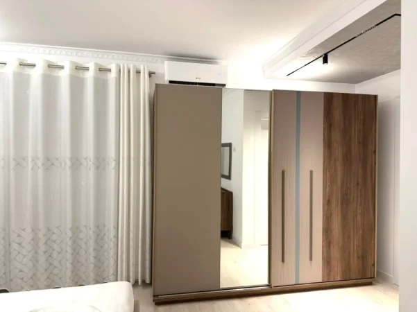 Shqiperi, jepet me qera apartament 2+1 , 117 m² 800 € 