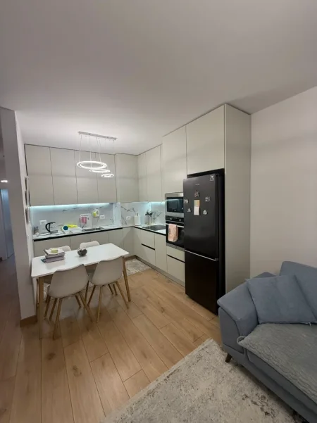 Tirane, jepet me qera apartament 1+1 Kati 3, 72 m² 600 € (Prane Globit)