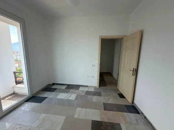Tirane, shitet apartament 2+1+Ballkon Kati 2, 115 m² 