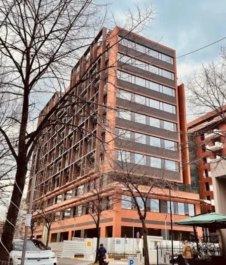 Tirane, jepet me qera ambjent biznesi Kati 1, 332 m² 5.312 € (Kompleksi Delijorgji)
