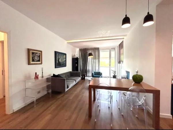Tirane, jepet me qera apartament 2+1+Ballkon Kati 1, 115 m² 1.000 € 