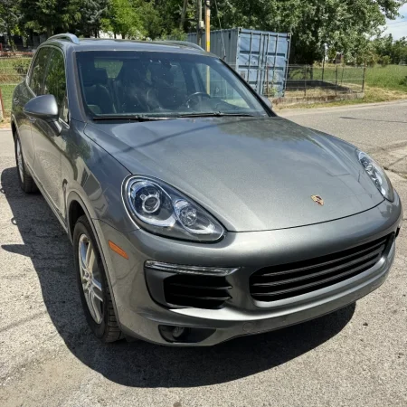 Tirane, shes makine Porsche Benzin, gri e erret automatik Kondicioner 2.500.000 km 150.000 €