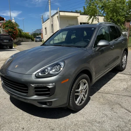Tirane, shes makine Porsche Benzin, gri e erret automatik Kondicioner 2.500.000 km 150.000 €