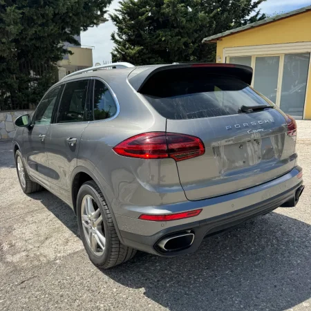 Tirane, shes makine Porsche Benzin, gri e erret automatik Kondicioner 2.500.000 km 150.000 €