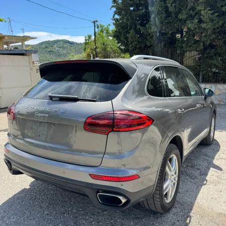 Tirane, shes makine Porsche Benzin, gri e erret automatik Kondicioner 2.500.000 km 150.000 €