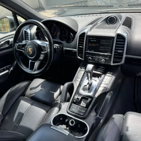 Tirane, shes makine Porsche Benzin, gri e erret automatik Kondicioner 2.500.000 km 150.000 €
