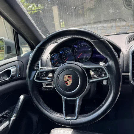 Tirane, shes makine Porsche Benzin, gri e erret automatik Kondicioner 2.500.000 km 150.000 €