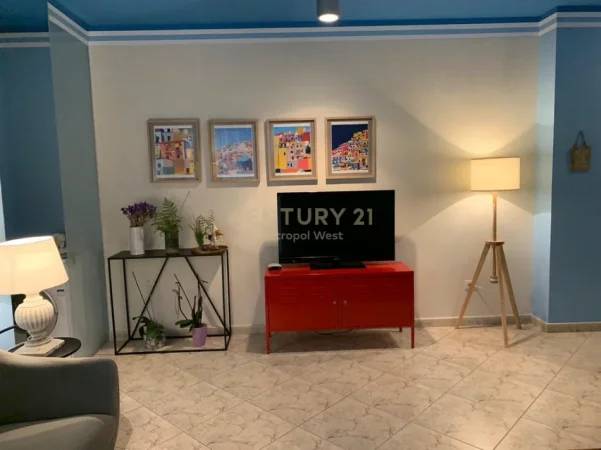Tirane, jepet me qera apartament 2+1+Ballkon Kati 5, 95 m² 1.000 € 