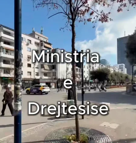 Tirane, shitet dyqan Kati 0, 60 m² 650.000 € (Bulevardi Zogu i Pare)