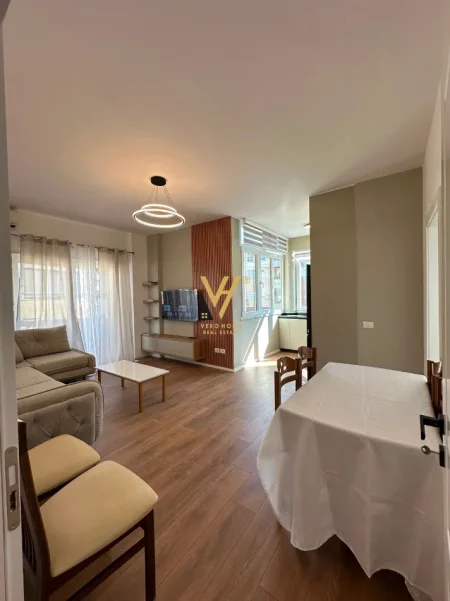 Tirane, jepet me qera apartament 2+1+Ballkon Kati 5, 79 m² 920 € (KOPSHTI ZOOLOGJIK)