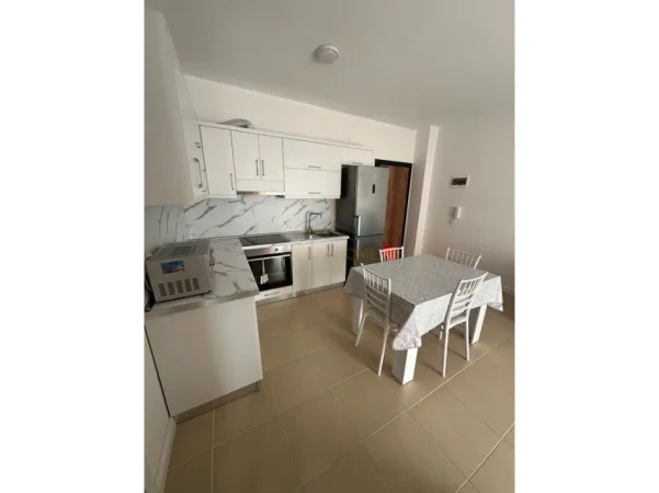 Tirane, jepet me qera apartament 1+1 Kati 4, 56 m² 550 € (Rruga Jordan Misja)