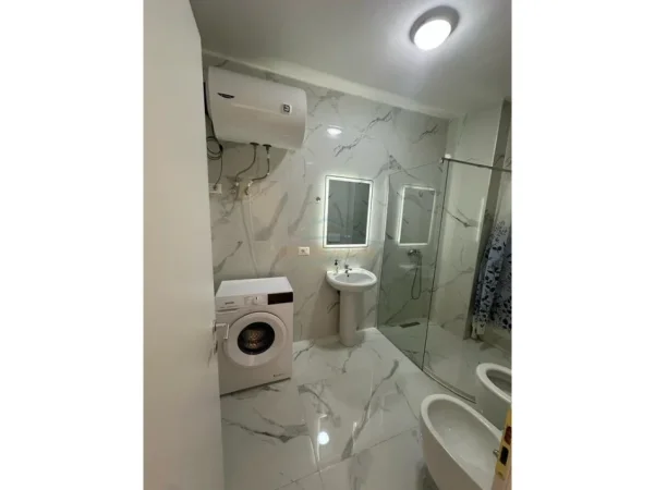 Tirane, jepet me qera apartament 1+1 Kati 4, 56 m² 550 € (Rruga Jordan Misja)