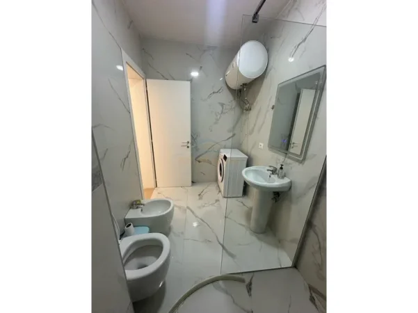 Tirane, jepet me qera apartament 1+1 Kati 4, 56 m² 550 € (Rruga Jordan Misja)