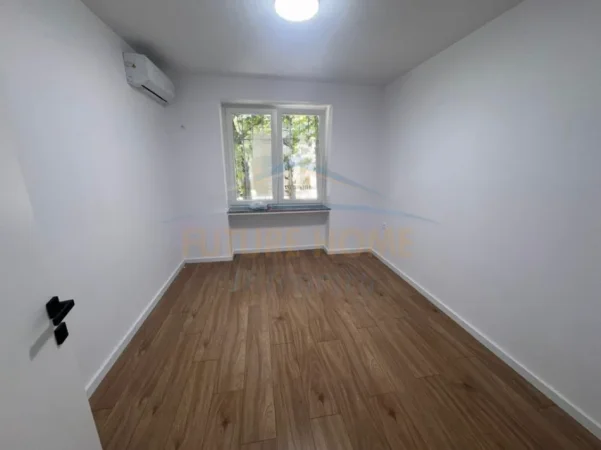 Tirane, jepet me qera zyre Kati 2, 75 m² 800 € (Stacioni i Trenit)