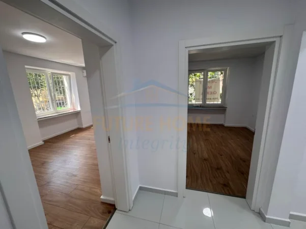 Tirane, jepet me qera zyre Kati 2, 75 m² 800 € (Stacioni i Trenit)