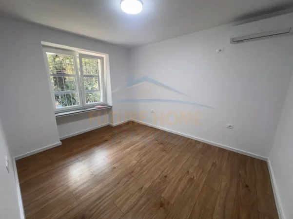 Tirane, jepet me qera zyre Kati 2, 75 m² 800 € (Stacioni i Trenit)