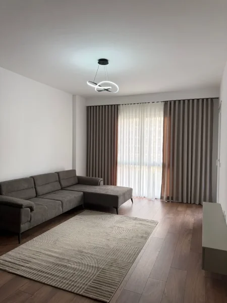 Tirane, jepet me qera apartament 1+1 , (PASKUQAN)