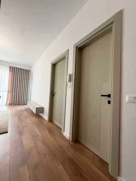 Tirane, jepet me qera apartament 1+1 , (PASKUQAN)