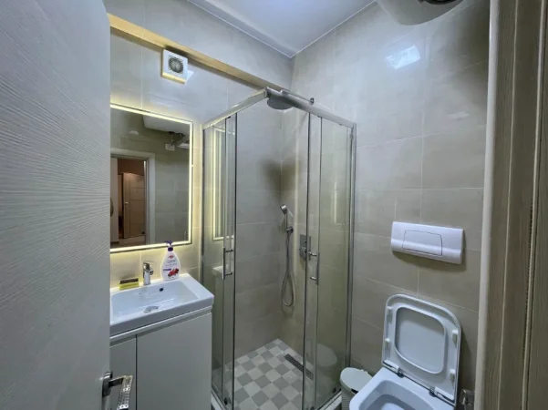 Tirane, jepet me qera apartament 1+1 Kati 3, 450 € (Rruga Dalip Topi)