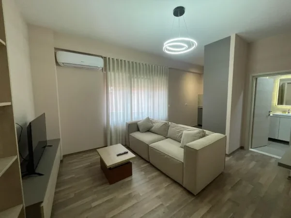 Tirane, jepet me qera apartament 1+1 Kati 3, 450 € (Rruga Dalip Topi)