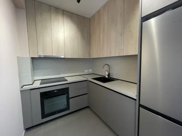 Tirane, jepet me qera apartament 1+1 Kati 3, 450 € (Rruga Dalip Topi)