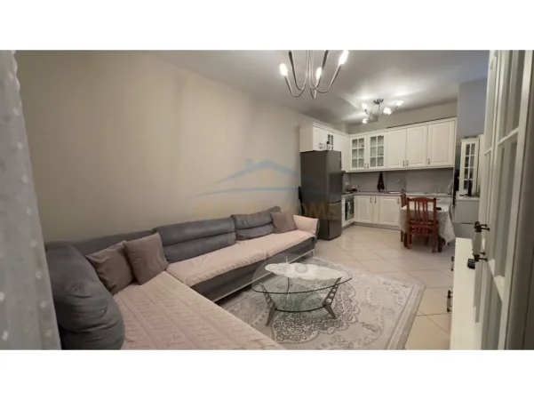 Tirane, shitet apartament 1+1 Kati 7, 57 m² 115.000 € (Rruga Bedri Karapici)