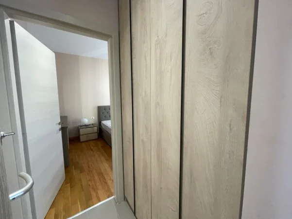 Tirane, jepet me qera apartament 1+1 Kati 3, 450 € (Rruga Dalip Topi)